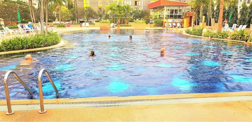 Sea View 16th Floor Condo at Jomtien Beach