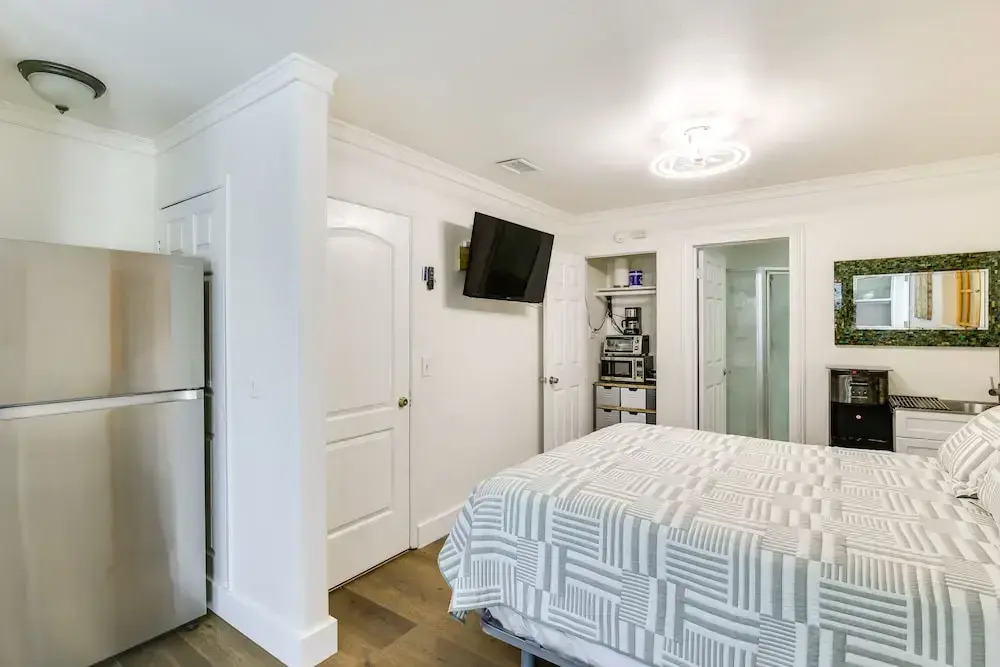 Westminster Escape Near Beaches & Shopping!