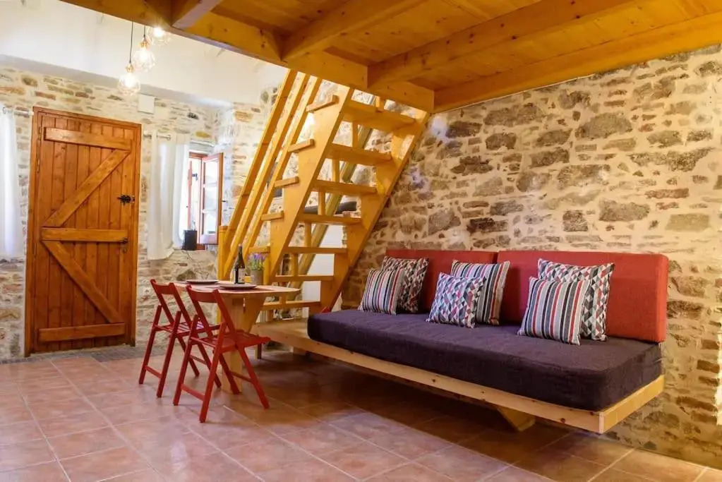 Lavrio stone house 5 min from the centre/port