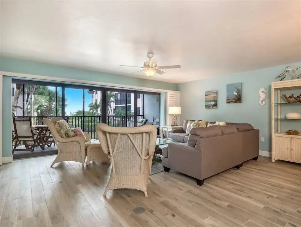 Shorewood Condos by Dream Vacation Rentals