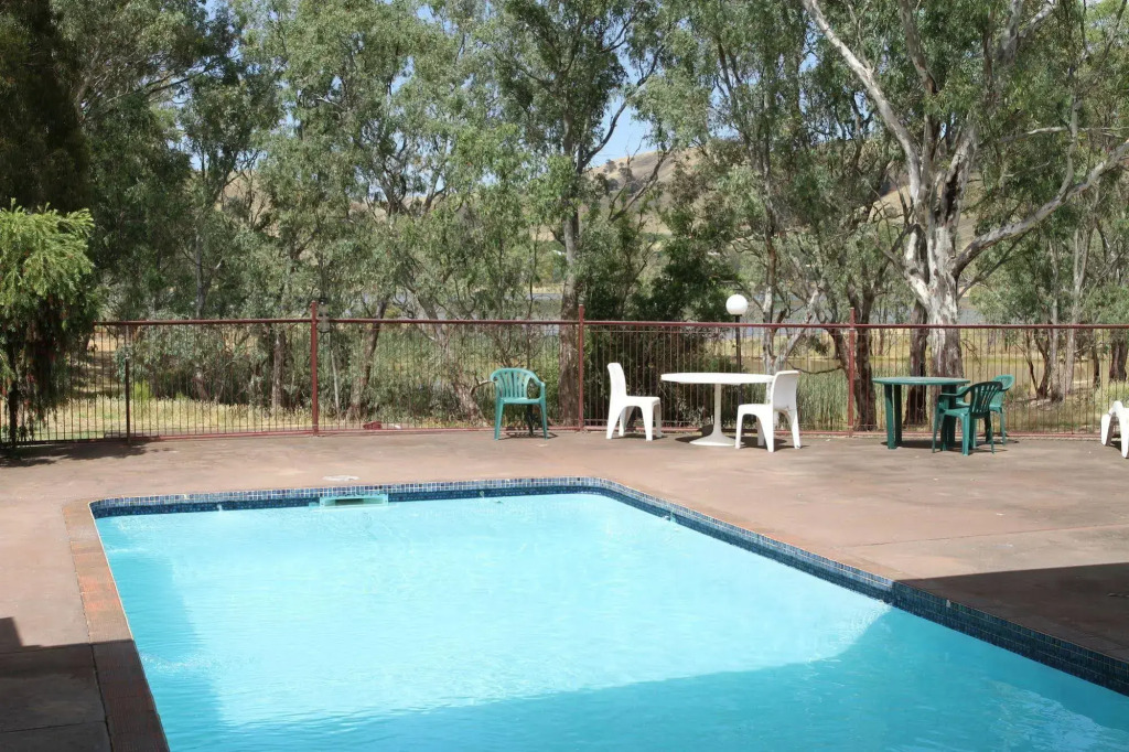 Bonnie Doon Hotel