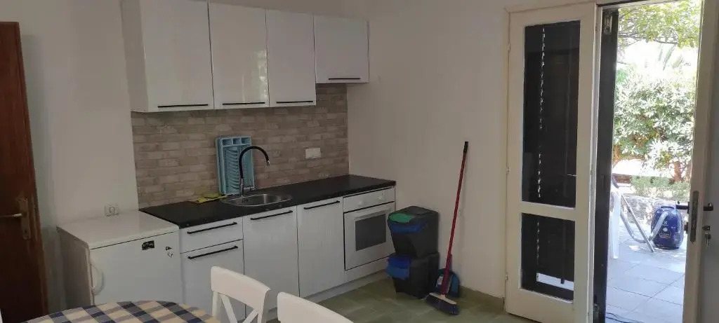 Ground Floor Apartment,1st row to sea