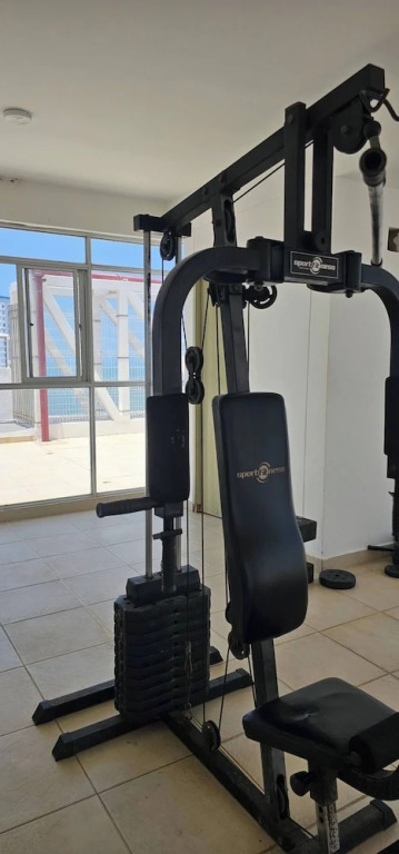 Cozy Apartment Near the Beach, Pool Access, Hot Water