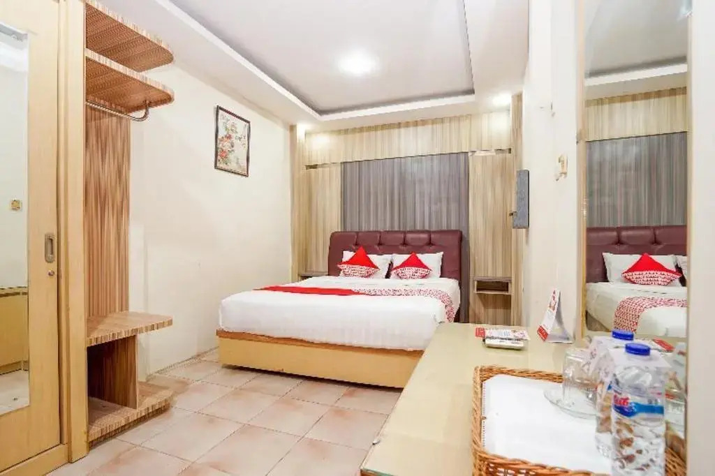 OYO 164 Ang's Residence