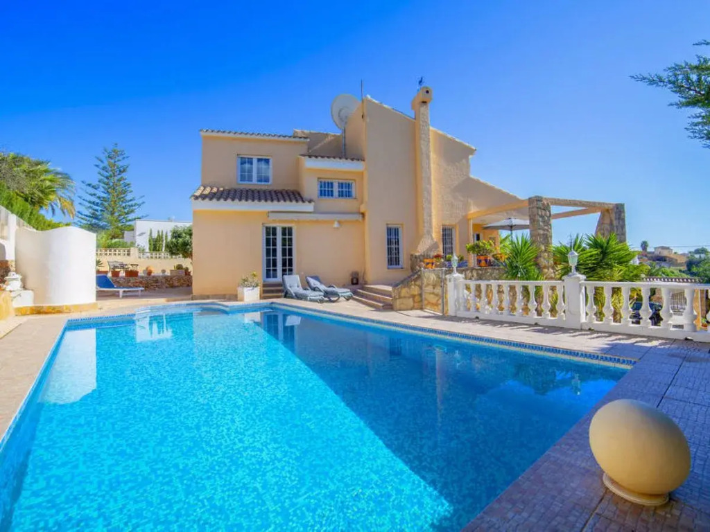 Holiday Home Nadine by Interhome