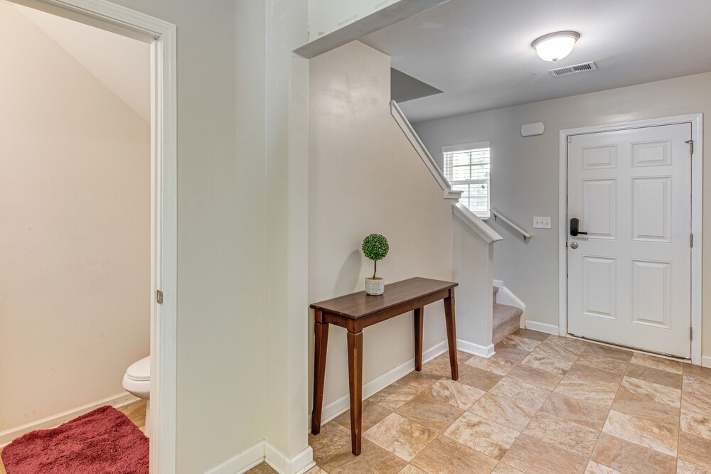 6 Mi to Atlanta Airport! Home w/ Furnished Patio