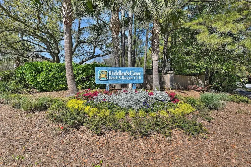 Walk to Beach: Hilton Head Condo w/ Pool Access