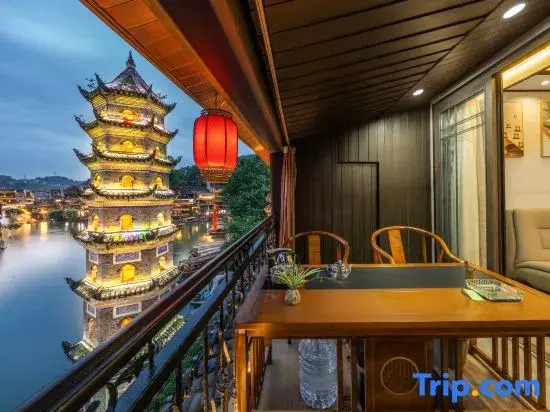 Phoenix Wanfeng Yushe Light Luxury Homestay (Hongqiao Branch, Fenghuang Ancient Town)