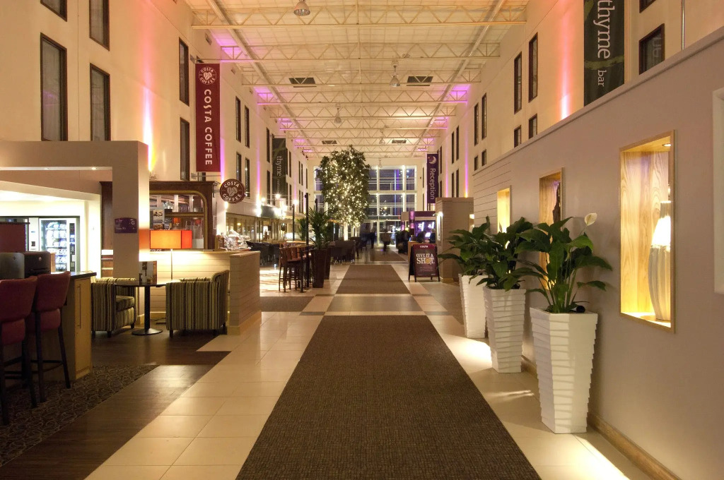 Premier Inn Heathrow Airport T2 & T3 (Bath Road)