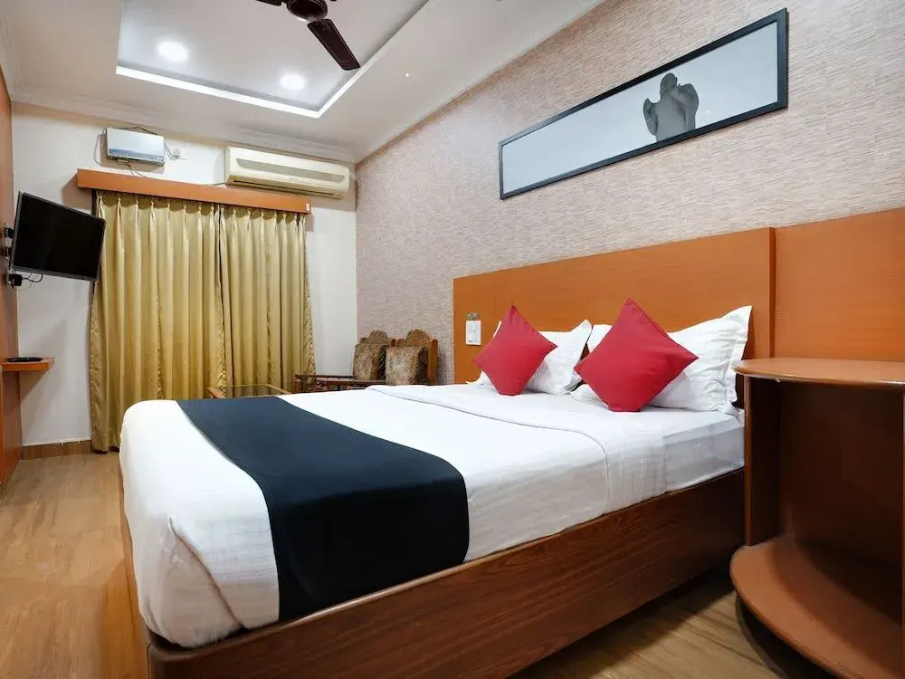 Hotel Gayathri