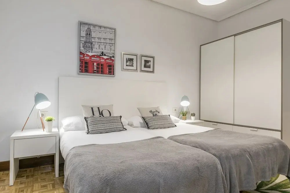 Trueba by Forever Rentals. 2 Bedroom Apartment. Wifi. Zurriola Beach. Kursaal