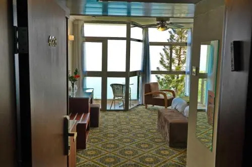 Ron Beach Hotel