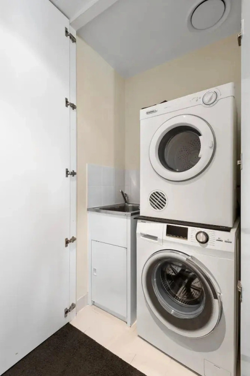 Spacious Melbourne CBD 2-bed Close to Everything
