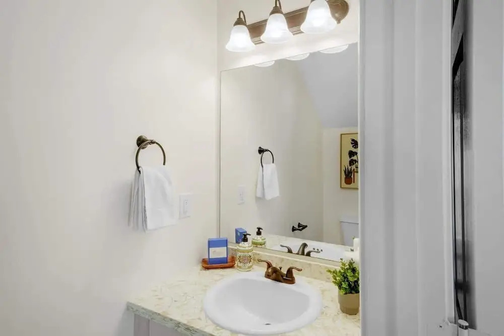 Cozy 2 Bed/1.5 Bath Duplex Just Blocks From Downtown Biloxi
