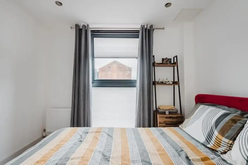 Beautiful 1 Bedroom Waterfront Apartment With Parking in Gloucester Docks