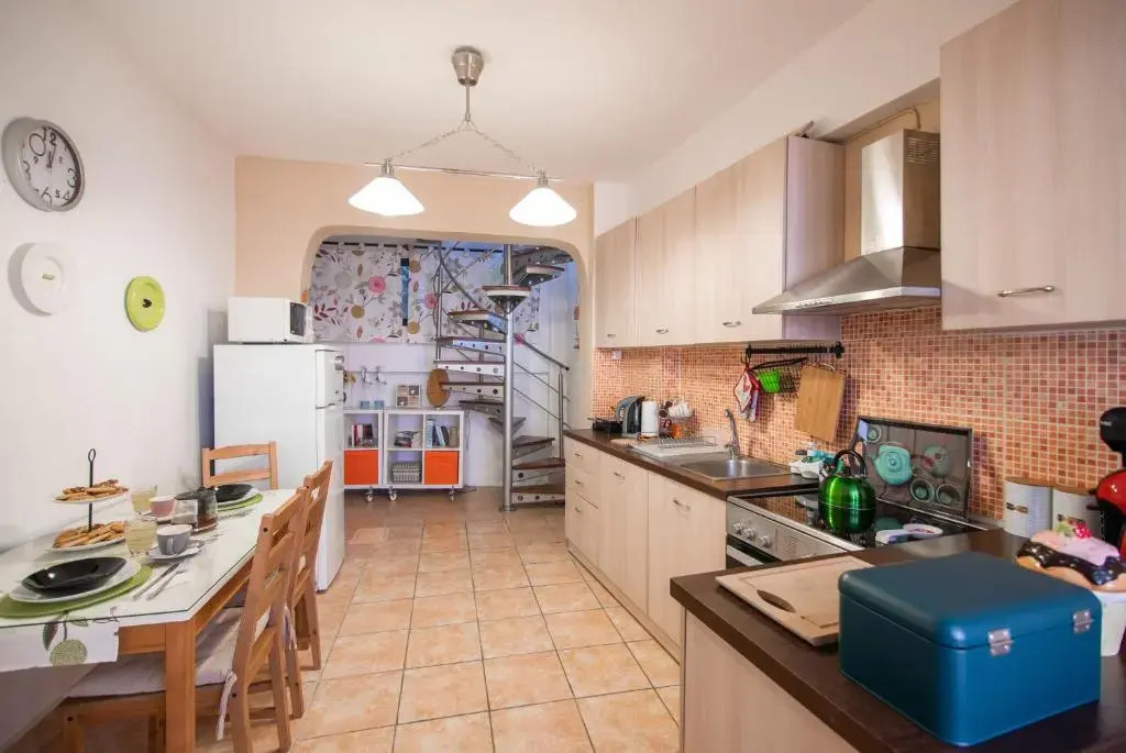 Jo's Guesthouse, Benitses