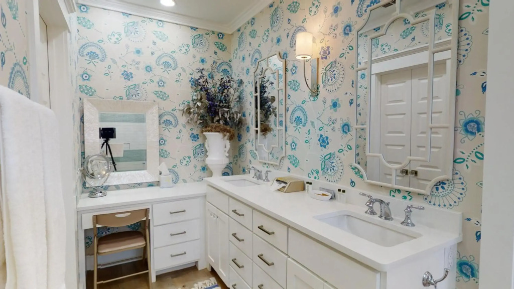 SE831 Huge and Upscale Home with Heated Private Pool in the Heart of Port A