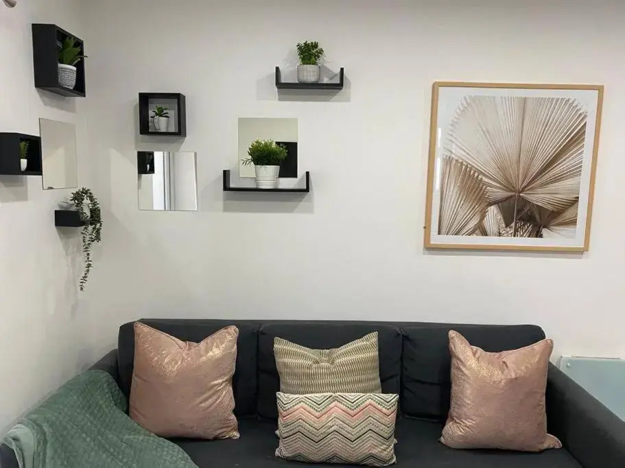 Tavi 3 by Mia Living Modern 1 bedroom apartment