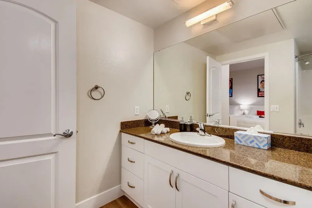Spectacular Coffee Theme - Fast Wifi - Work Area - 2BR/2.5 Bath - Free Parking! (FV8)