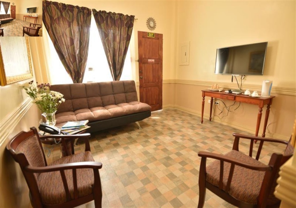Roz And Angelique's Inn & Suites