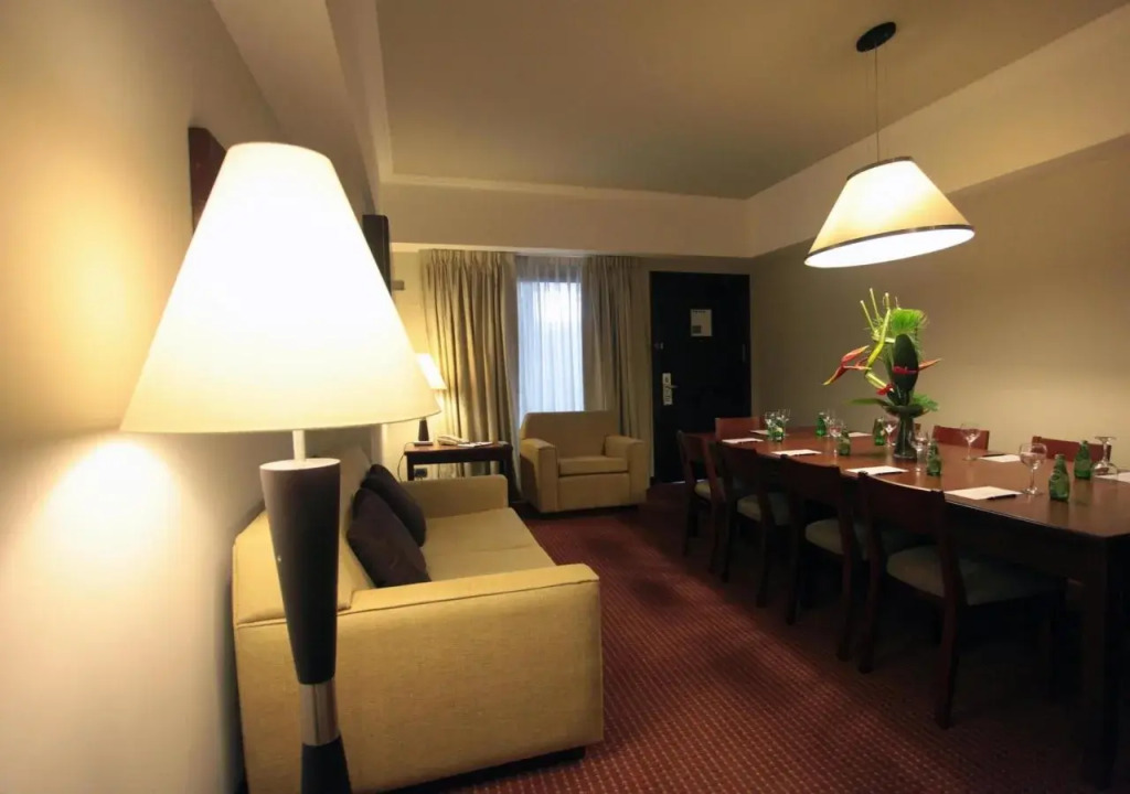Embassy Suites By Hilton Valencia-Downtown