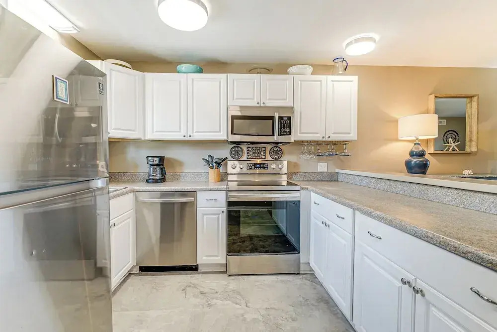 Breezy Carolina Beach Condo w/ Balcony & Pools!