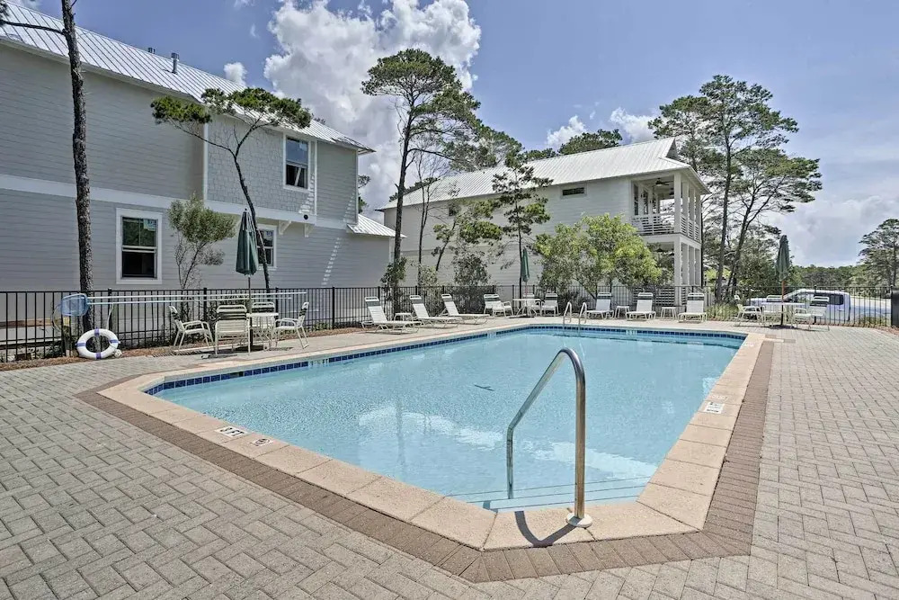 Santa Rosa Home w/ Pool Access - Half Mi to Beach!