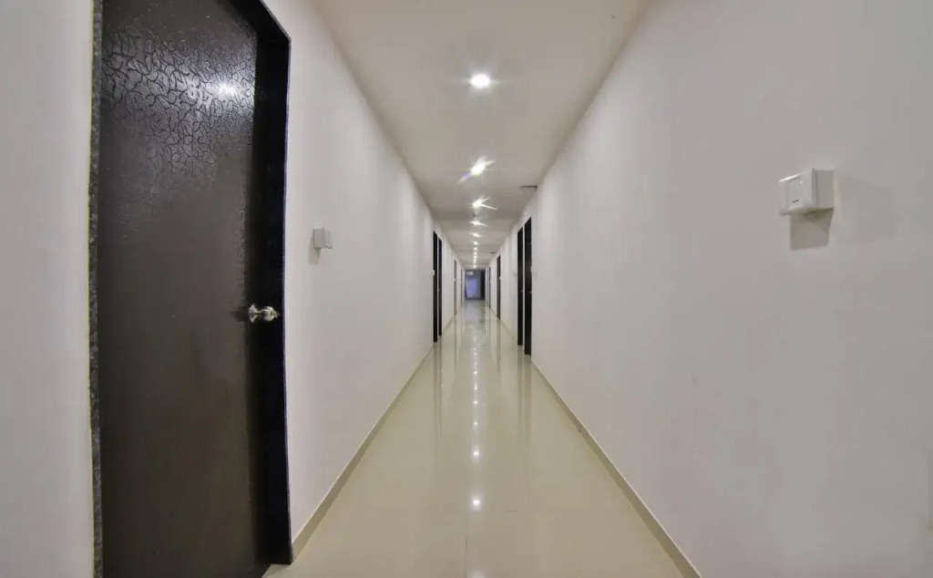 Hotel Blue Trio By OYO Rooms