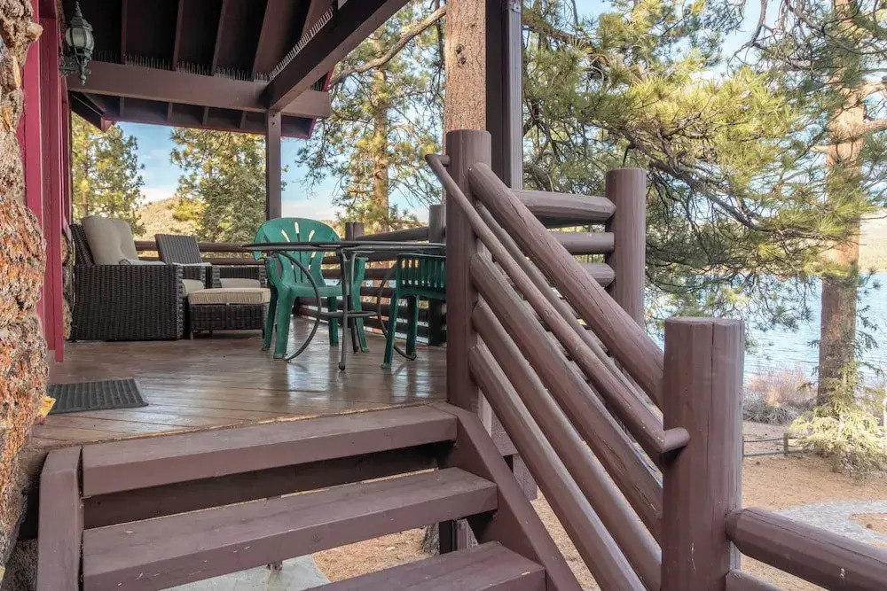 Shoreline Lakehouse by Avantstay Majestic Lakefront Cabin w/ Hot Tub & Fire Pit!