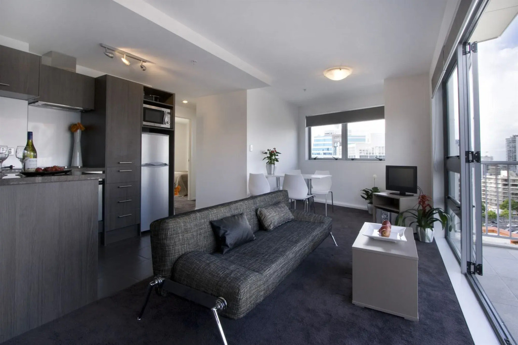 Bianco Off Queen Apartments