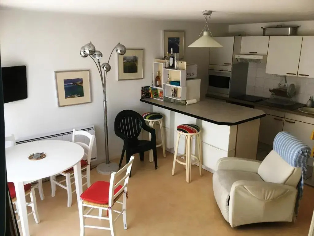 Duplex T4 idéalement situé entre la place du marché et le bord de mer