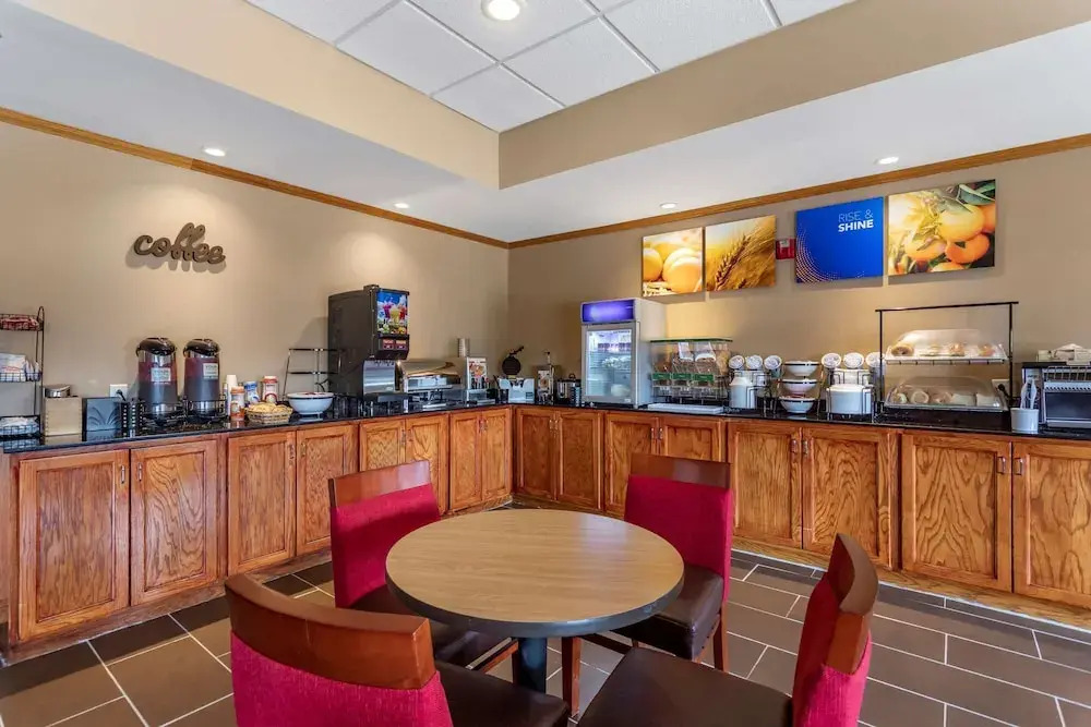 Days Inn & Suites Carbondale