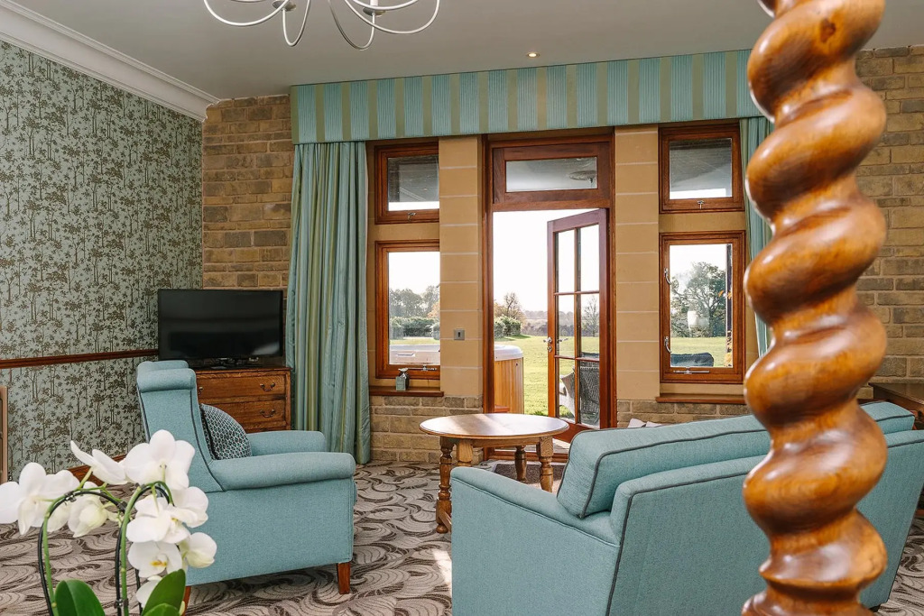 South Lodge Hotel