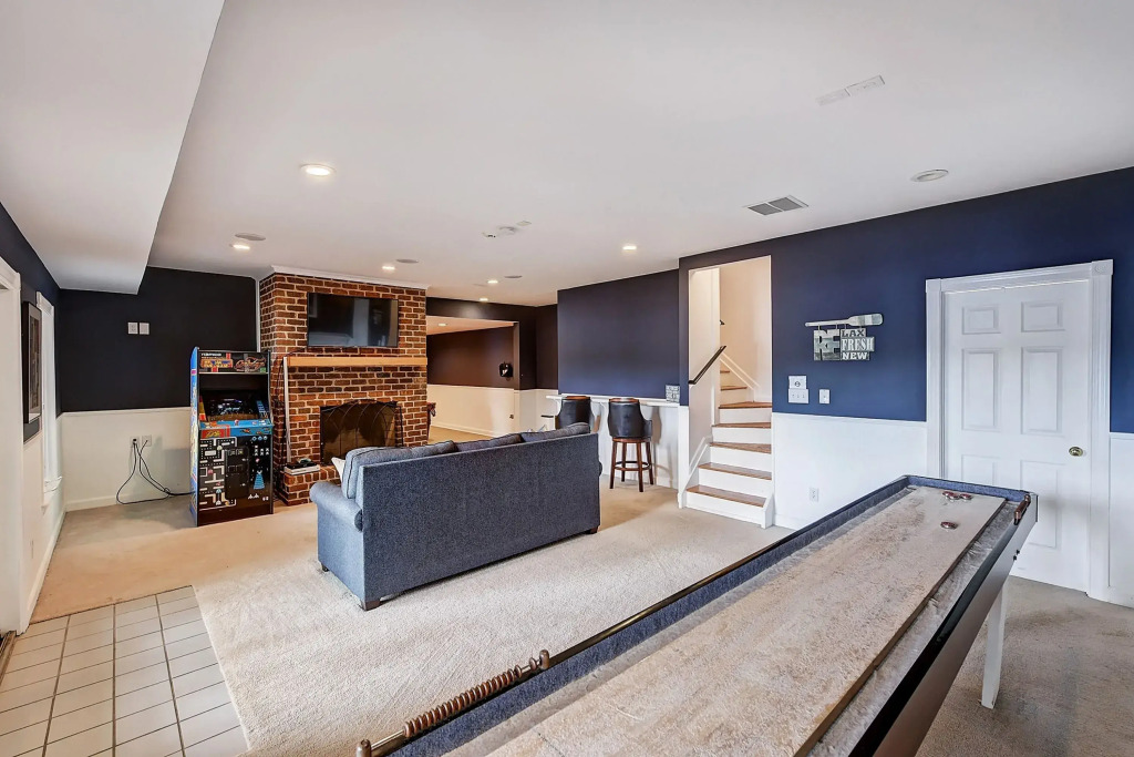 Lucky's Lake House by Avantstay Private Lake Bar
