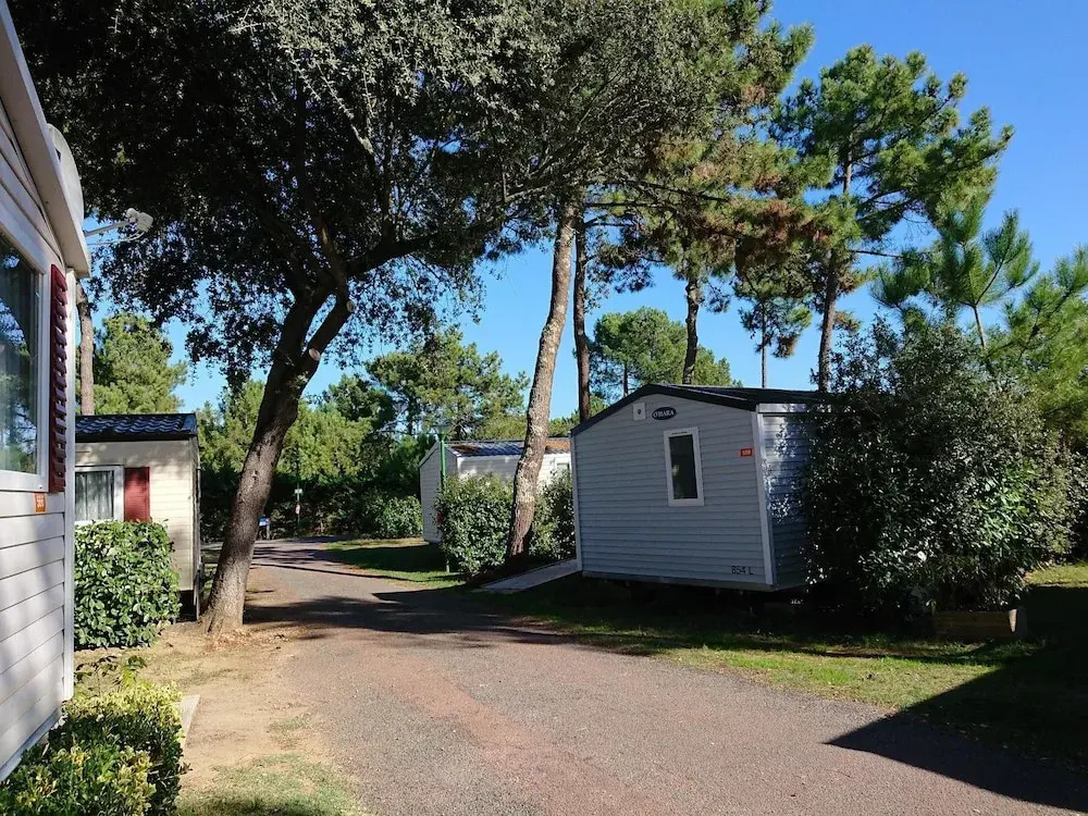 Property With 2 Bedrooms in Les Mathes, With Pool Access and Furnished
