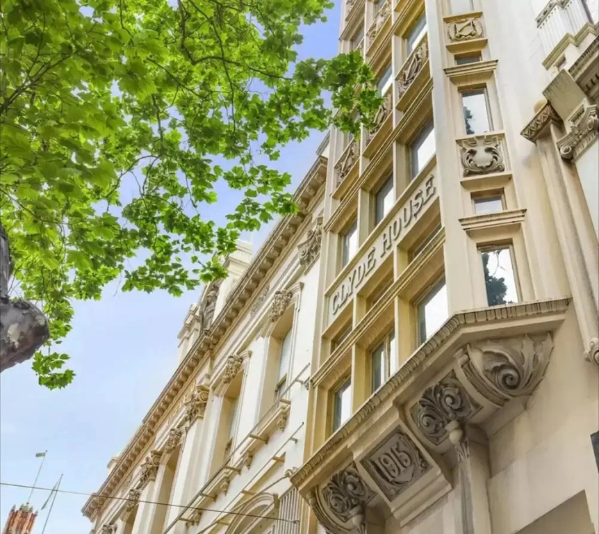 Bright 1-bed Apartment Steps From Collins Street