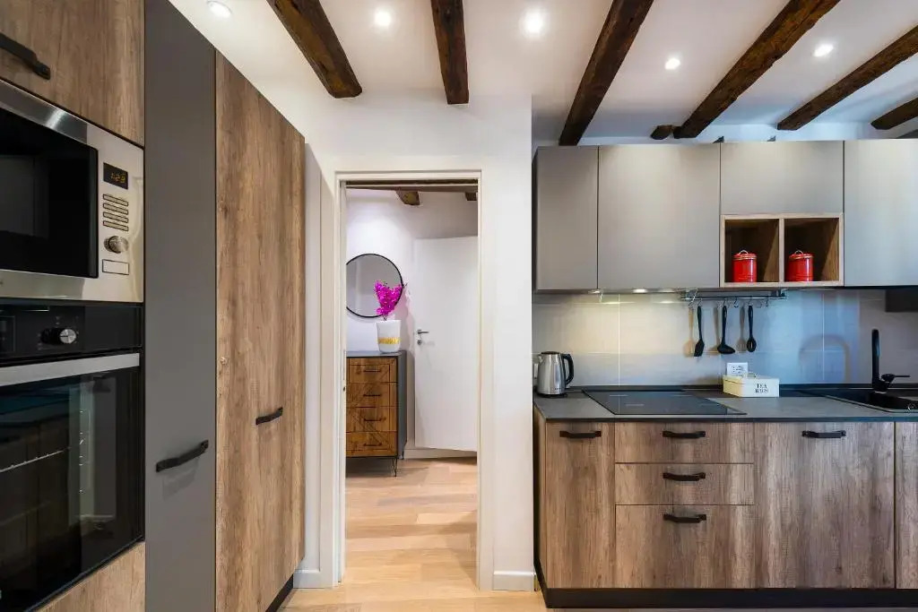 GDhouse 806