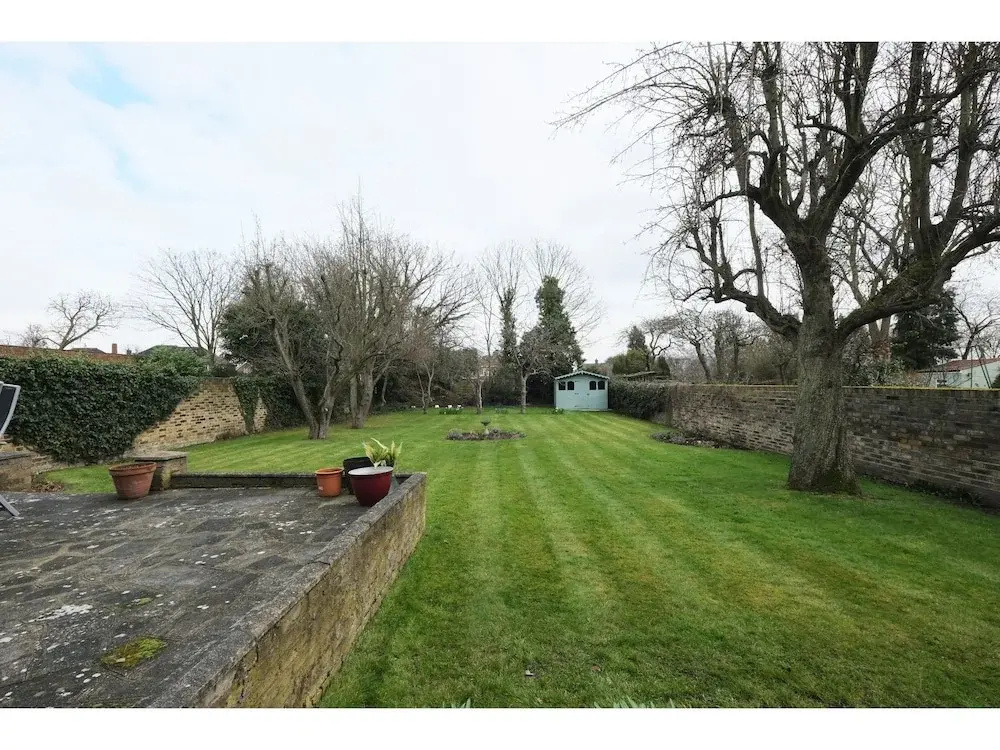 Amazing 3-bedroom Garden Flat for 6 in Ealing