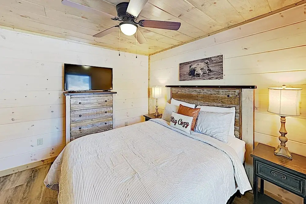 New Listing! Brand-new W/ Private Hot Tub 2 Bedroom Duplex