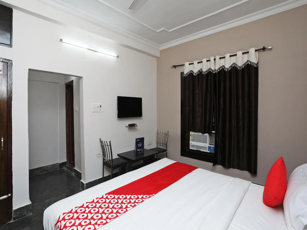 OYO 14988 Regal Stays
