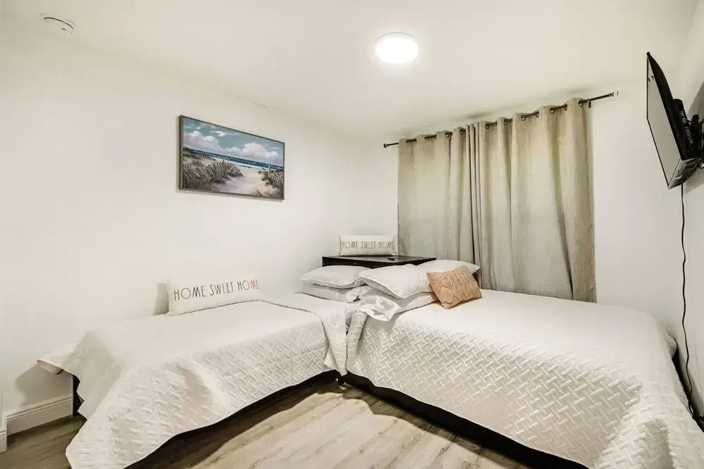 Marco Island Townhome: 2 Mi to Beaches!