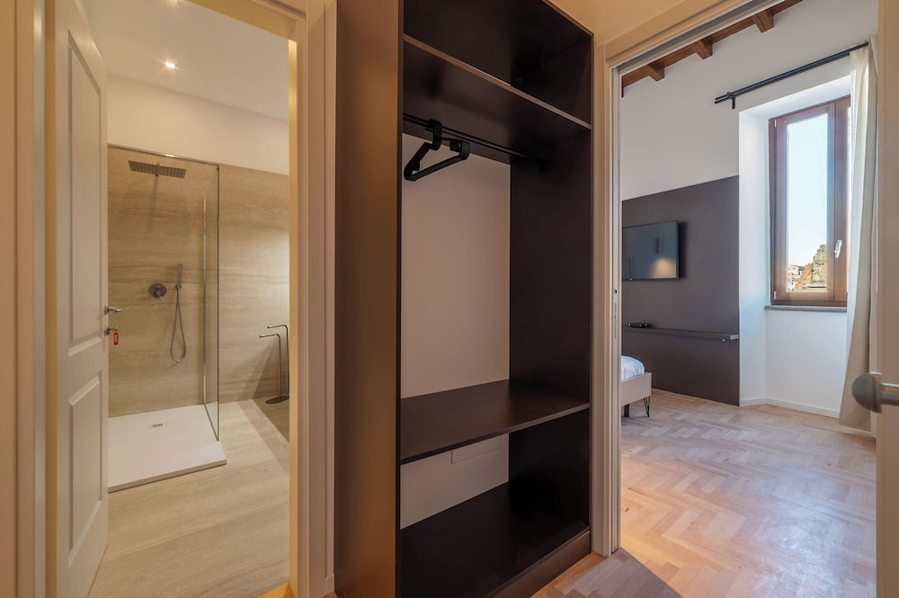 JOIVY Modern Rooms & Apartments near the Colosseum