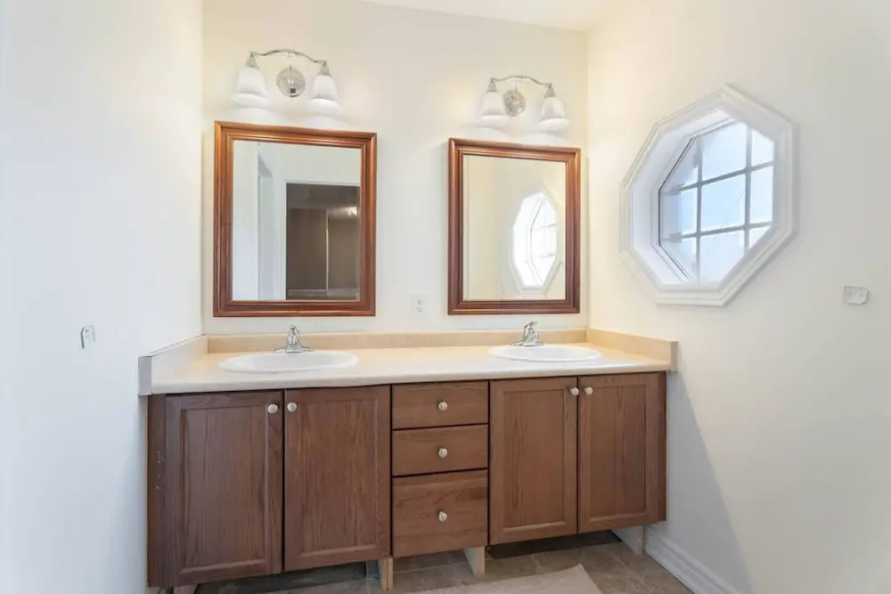 Stylish 4BR Oasis Peaceful Mississauga Location