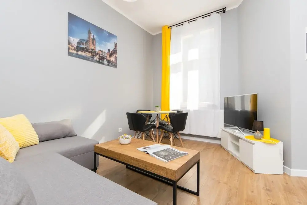 Yellow Apartment Old Town Air Condition