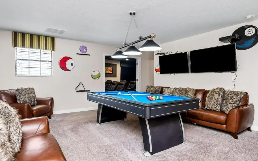 Large Jewel 8 BED House FREE Water Park
