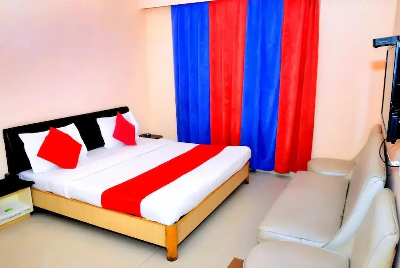 Oyo 37212 Hotel Soft Petals By Arn Group