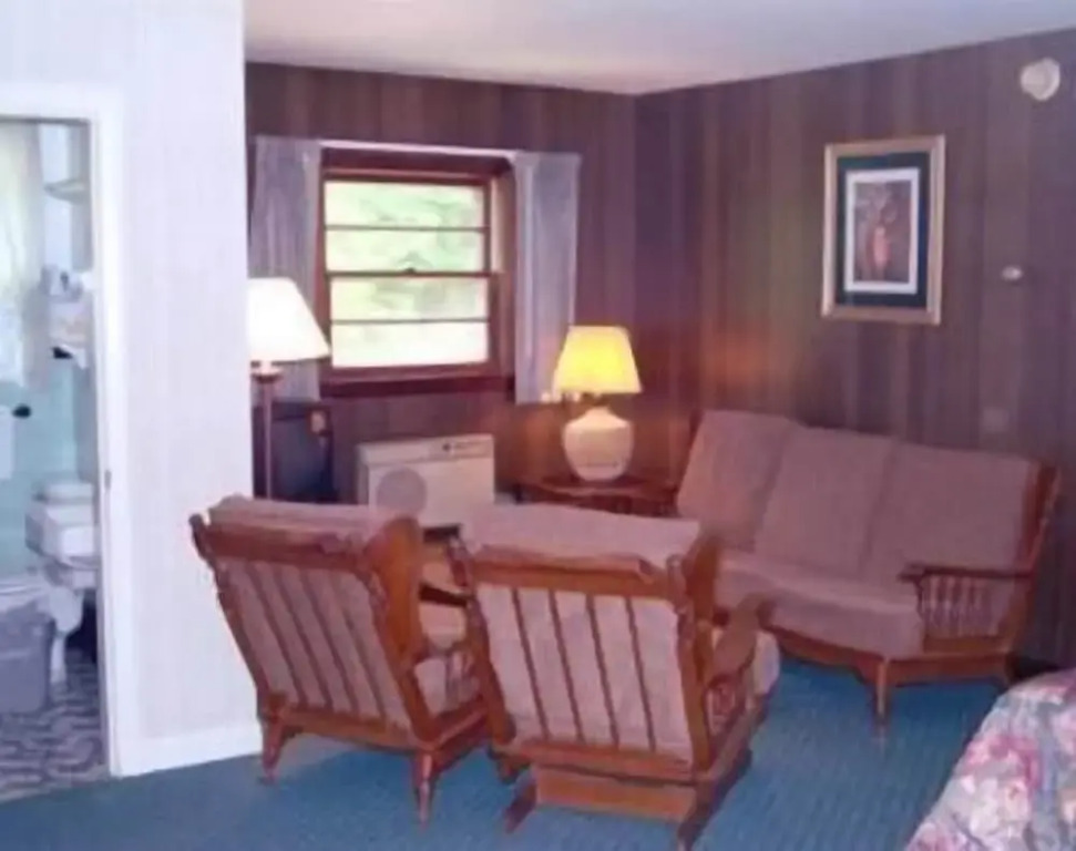 Hill-Brook Motel