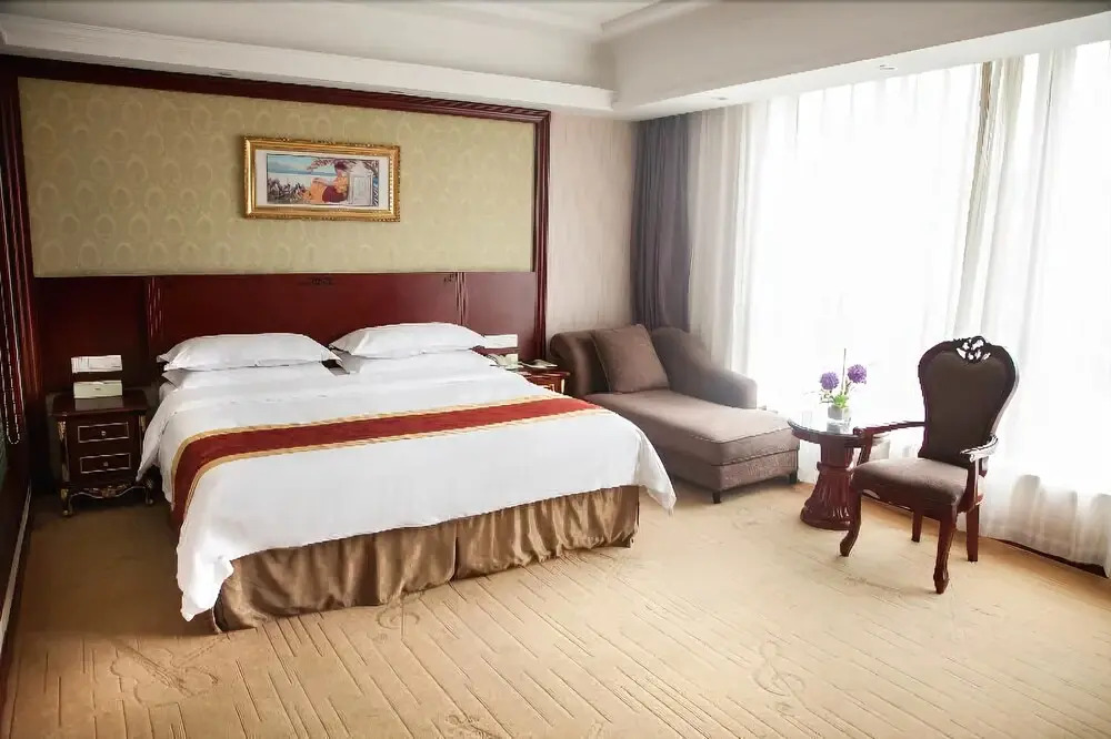 Vienna Hotel Shanghai Happy Valley
