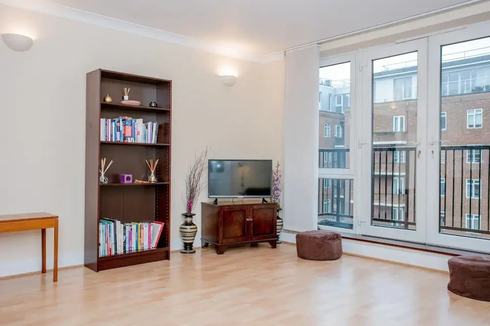 2 Bedroom Balcony Apartment In Putney