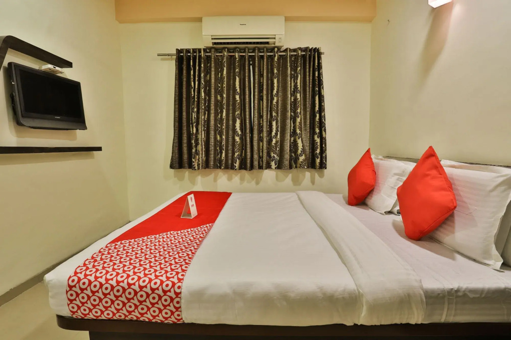 Capital O 11491 Hotel Santro